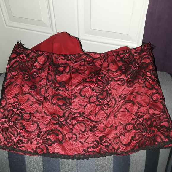 Gothic Large lace top - Picture 2 of 2